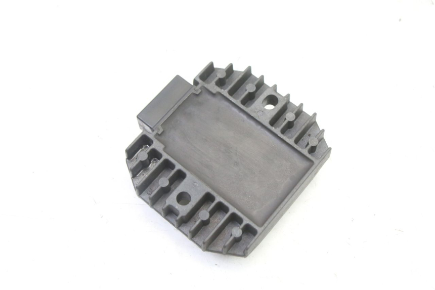 photo de REGULATOR PEUGEOT ELYSEO 125 (1999 - 2004) - Alternative perspective