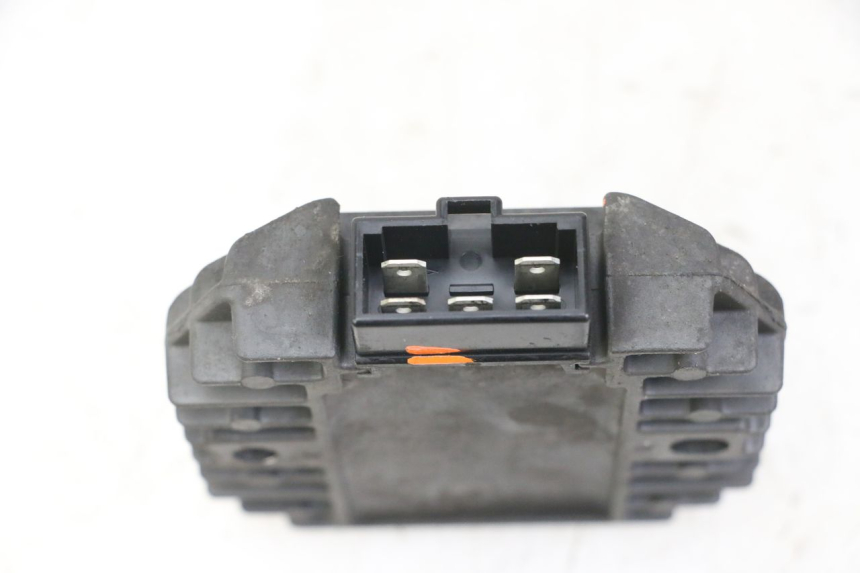 photo de REGULATOR PEUGEOT ELYSTAR 125 (2002 - 2007) - Zoom on usage condition