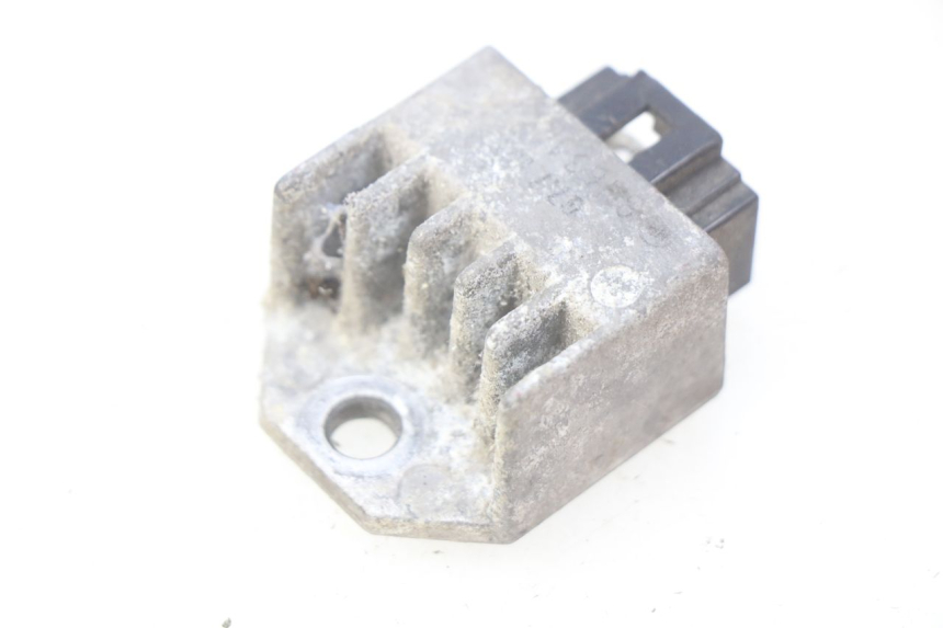 photo de CHARGING REGULATOR PEUGEOT ELYSTAR 50 (2002 - 2014) - Alternative perspective