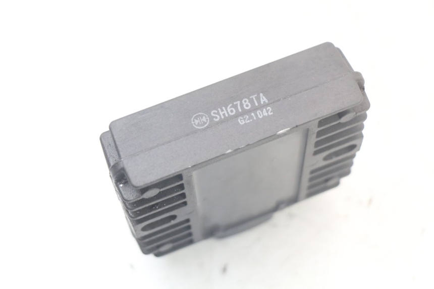 photo de REGULATOR KAWASAKI ER-6 ER6 N 650 (2012 - 2016) - Technical close-up