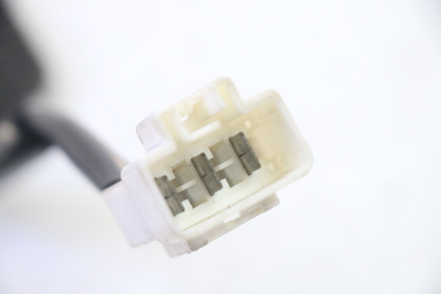 photo de CHARGING REGULATOR HONDA FES S-WING SWING ABS 125 (2007 - 2015) - Alternative perspective