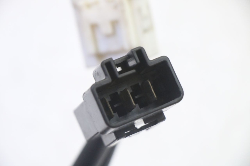 photo de CHARGING REGULATOR HONDA FES S-WING SWING ABS 125 (2007 - 2015) - Technical close-up