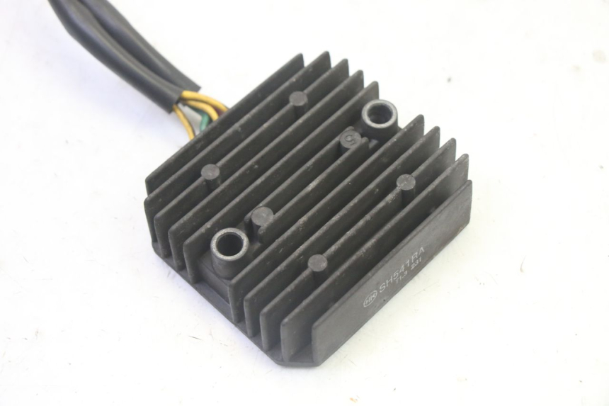 photo de CHARGING REGULATOR HONDA FES S-WING SWING ABS 125 (2007 - 2015) - Component detail