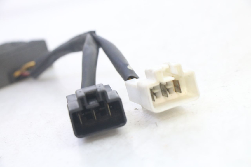 photo de CHARGING REGULATOR HONDA FES S-WING SWING ABS 125 (2007 - 2015) - Technical close-up