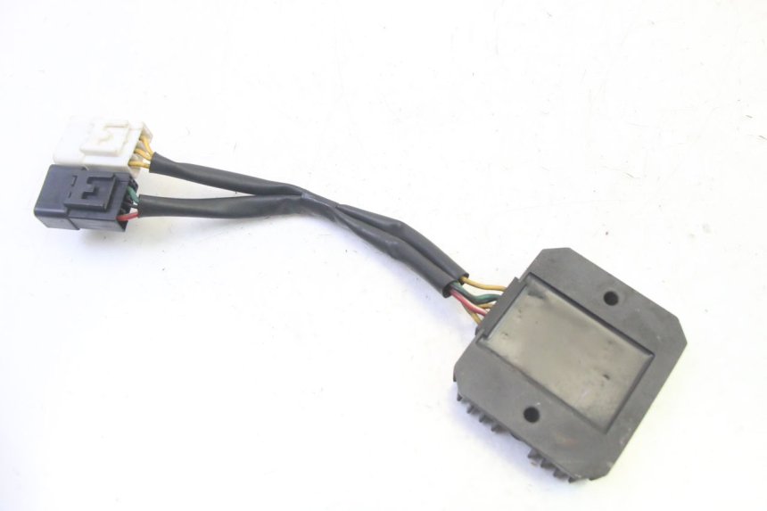 photo de CHARGING REGULATOR HONDA FES S-WING SWING ABS 125 (2007 - 2015) - Product overview