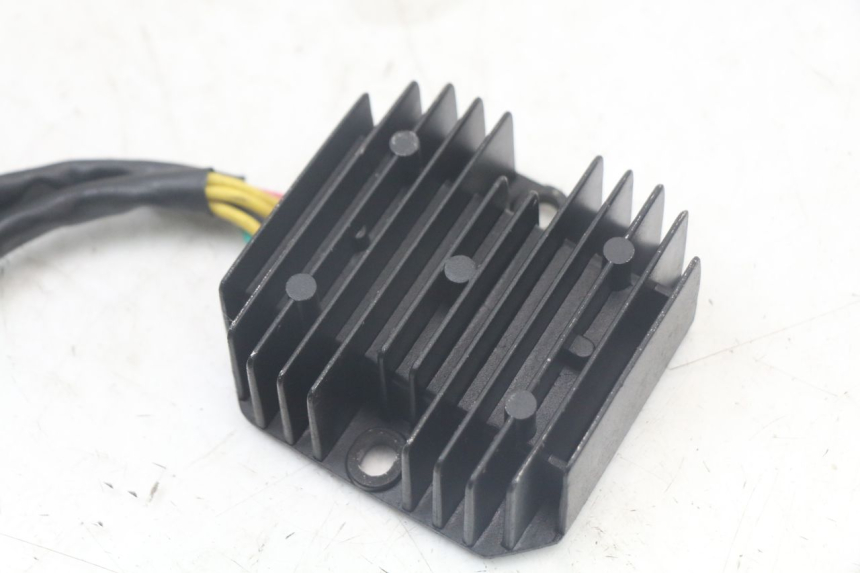 photo de CHARGING REGULATOR SYM FIDDLE 3 III 125 (2014 - 2020) - Zoom on usage condition