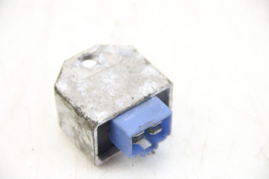 photo de CHARGING REGULATOR MBK FLIPPER 50 (2004 - 2012) - Alternative perspective