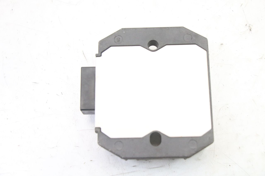 photo de REGULATOR YAMAHA FZ6 FAZER S2 600 (2007 - 2011) - Alternative perspective