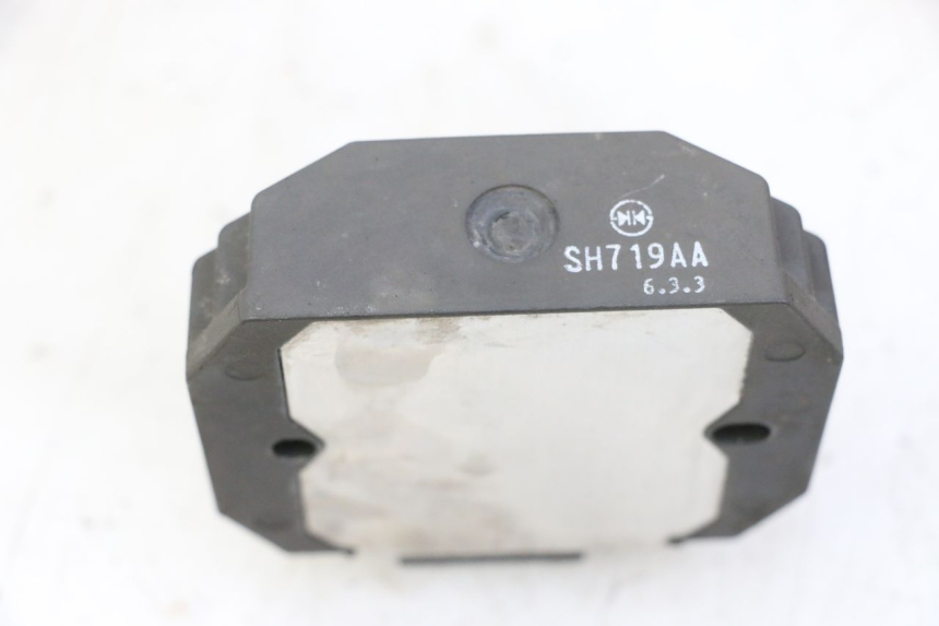 photo de REGULATOR YAMAHA FZ6 N FAZER 600 (2004 - 2006) - Component detail