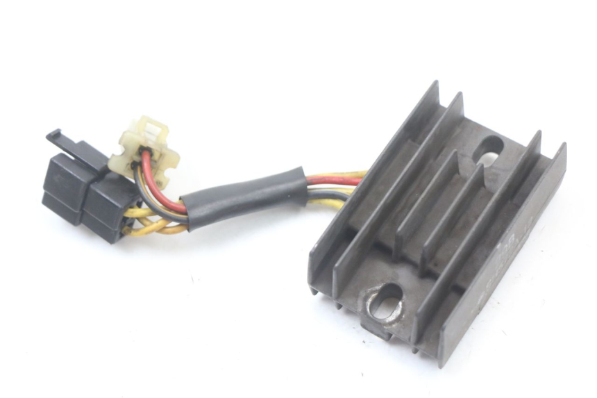 photo de REGULATOR SUZUKI GN 125 (1997 - 2000) - Component detail