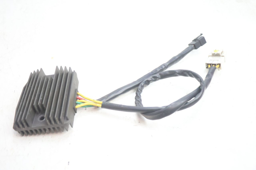 photo de CHARGING REGULATOR GILERA GP 800 (2007 - 2013) - Alternative perspective