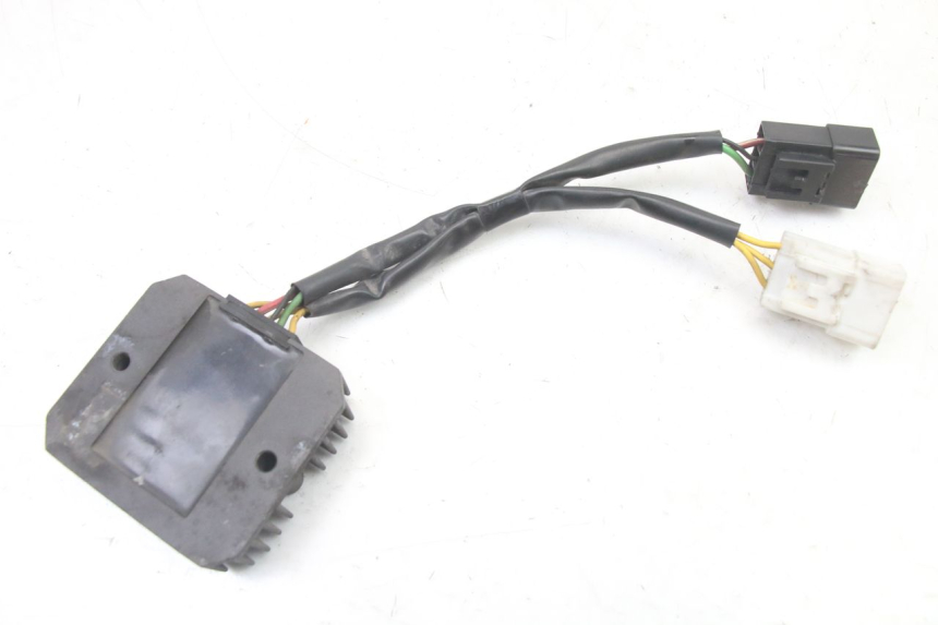 photo de CHARGING REGULATOR HONDA FES S-WING SWING ABS 125 (2007 - 2015) - Alternative perspective