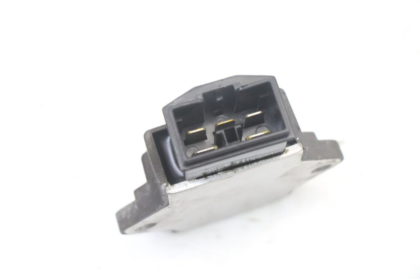 photo de REGULATOR HONDA VT C2 SHADOW 750 (1997 - 2001) - Zoom on usage condition