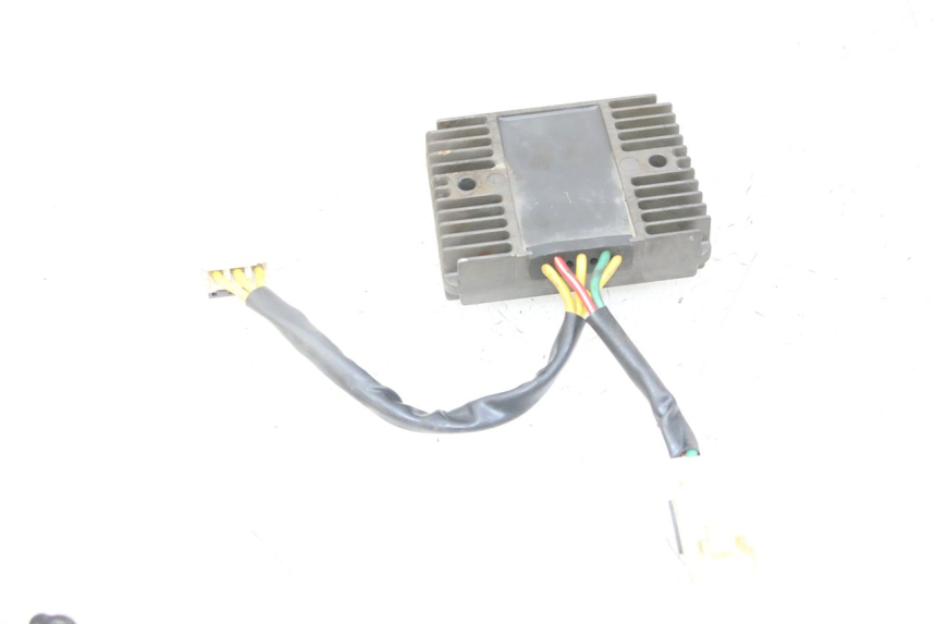 photo de REGULATOR PIAGGIO IE MP3 YOURBAN 300 (2011 - 2016) - Fixing points details