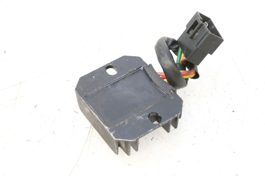 photo de CHARGING REGULATOR SYM JET 14 4T 50 (2018 - 2022) - Technical close-up