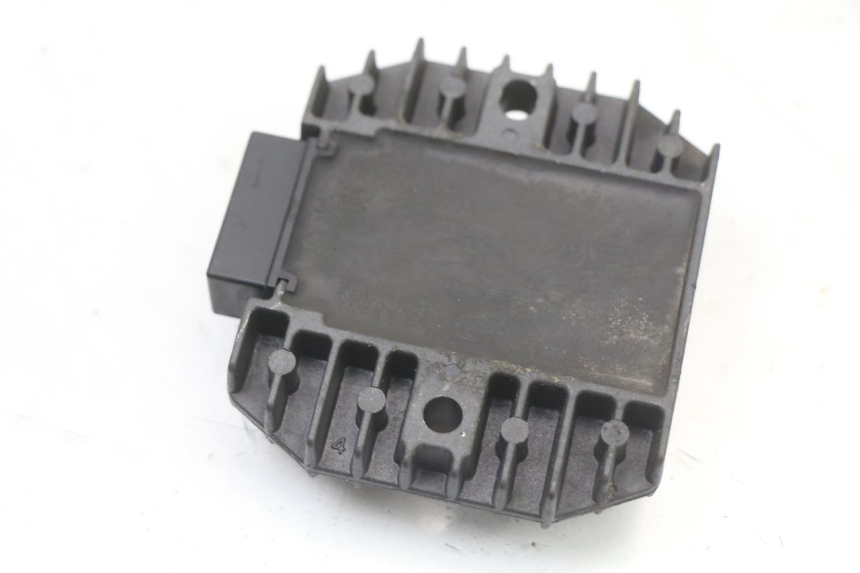 photo de REGULATOR KAWASAKI ZR7 ZR-7 S 750 (1999 - 2004) - Alternative perspective