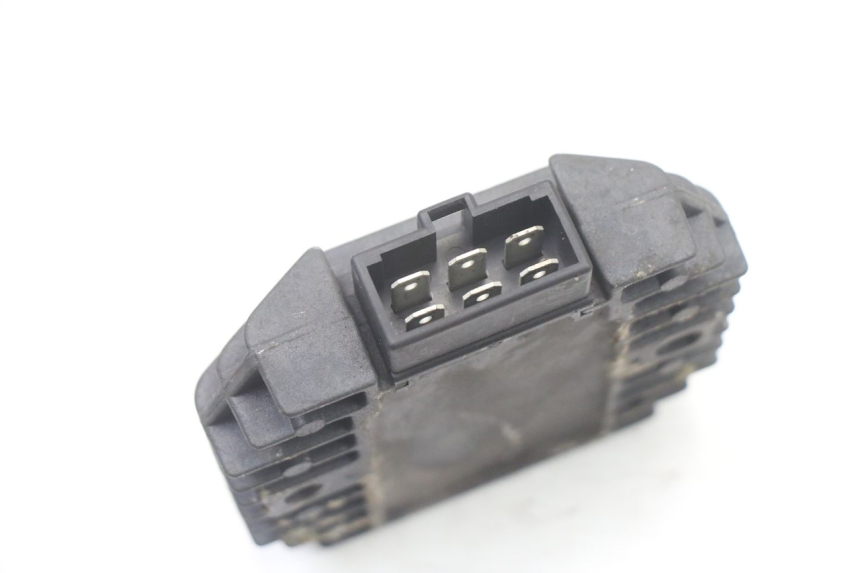 photo de REGULATOR KAWASAKI ZR7 ZR-7 S 750 (1999 - 2004) - Zoom on usage condition