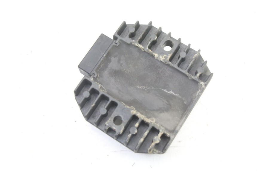 photo de REGULATOR KAWASAKI ZR7 ZR-7 S 750 (1999 - 2004) - Alternative perspective