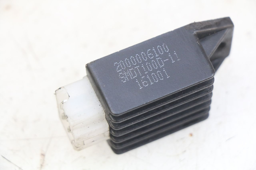 photo de CHARGING REGULATOR PEUGEOT KISBEE 2T 50 (2010 - 2017) - Alternative perspective