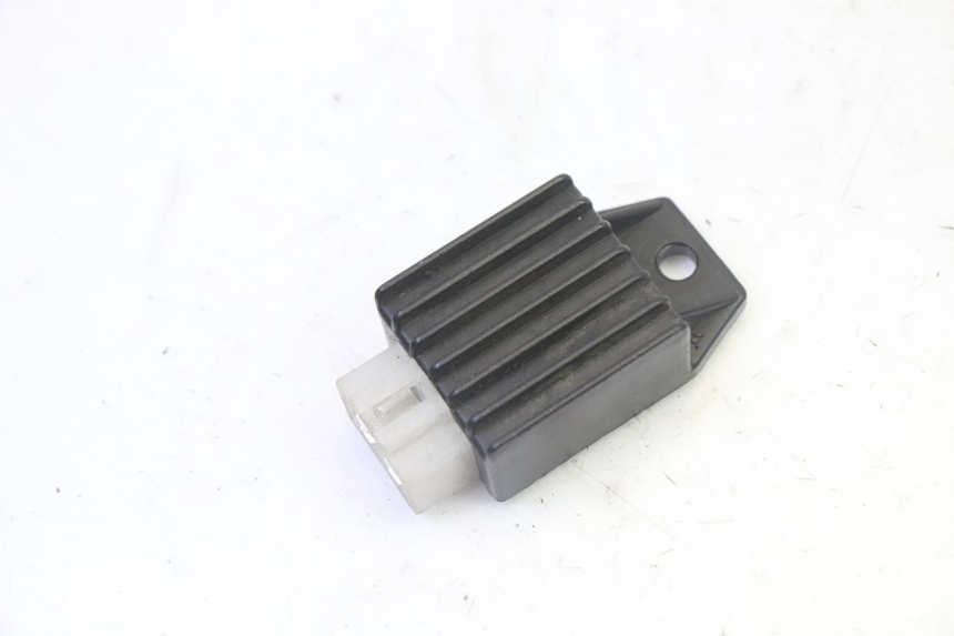 photo de CHARGING REGULATOR PEUGEOT KISBEE 2T 50 (2010 - 2017) - Main view