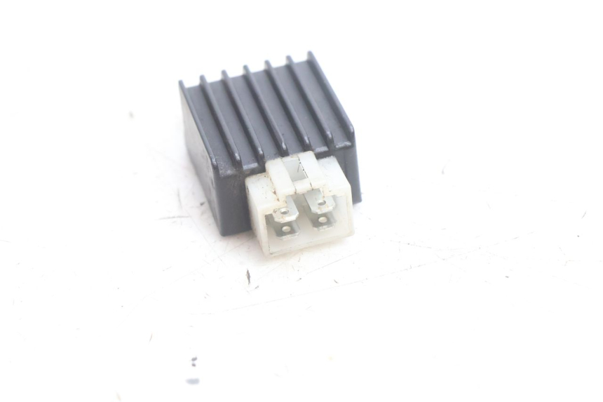 photo de CHARGING REGULATOR PEUGEOT KISBEE 2T 50 (2010 - 2017) - Zoom on usage condition
