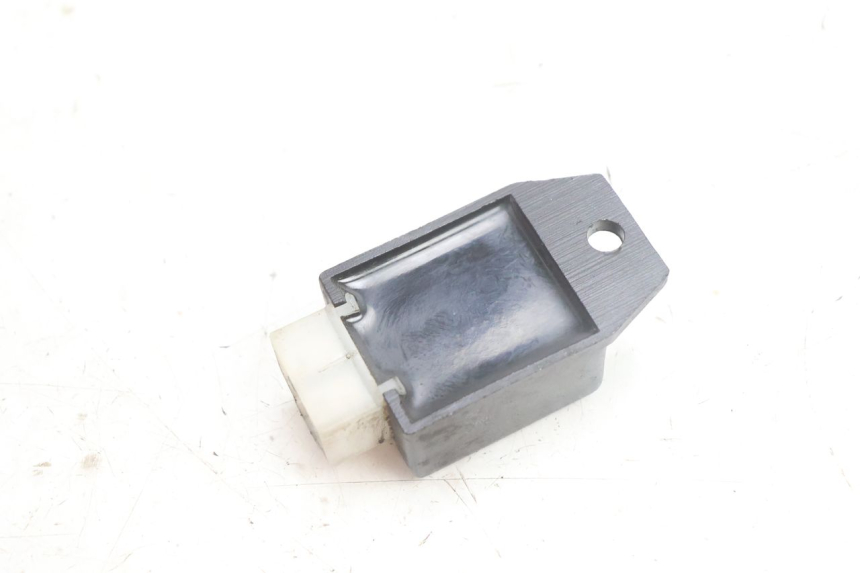 photo de CHARGING REGULATOR PEUGEOT KISBEE 2T 50 (2010 - 2017) - Alternative perspective