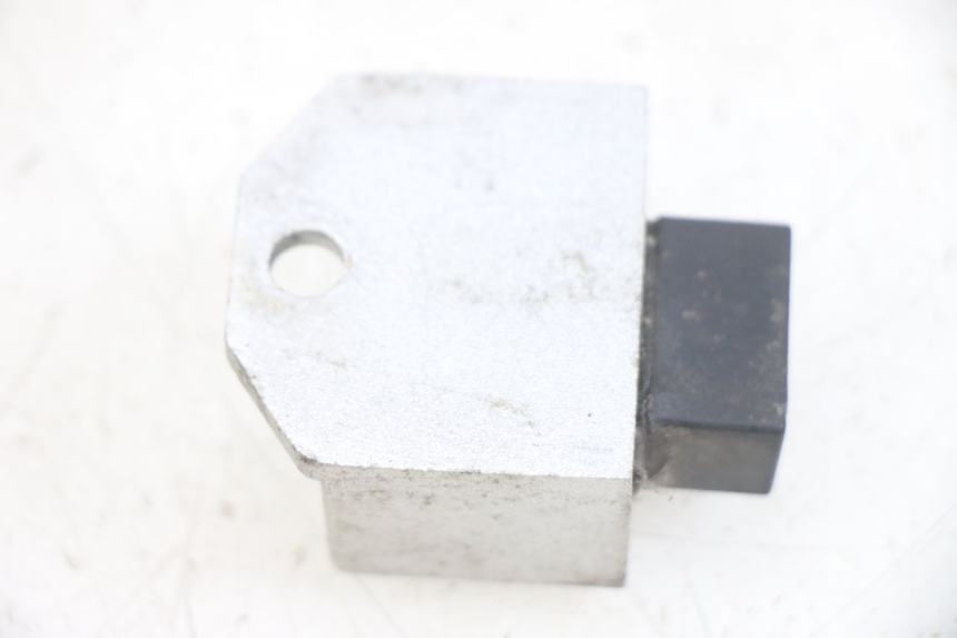 photo de CHARGING REGULATOR PEUGEOT KISBEE 4T 50 (2010 - 2017) - Zoom on usage condition