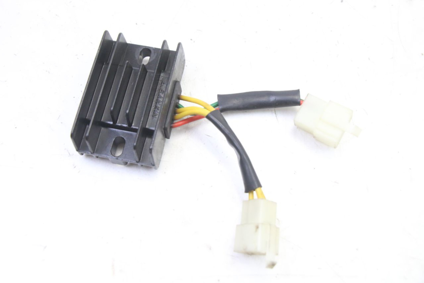 photo de CHARGING REGULATOR PEUGEOT KISBEE 4T 50 (2018 - 2022) - Zoom on usage condition