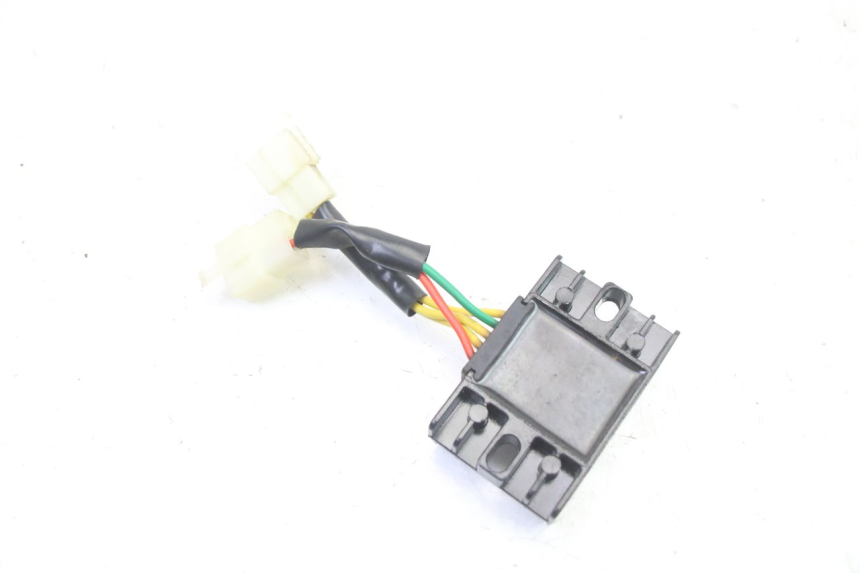 photo de CHARGING REGULATOR PEUGEOT KISBEE 4T 50 (2018 - 2022) - Zoom on usage condition