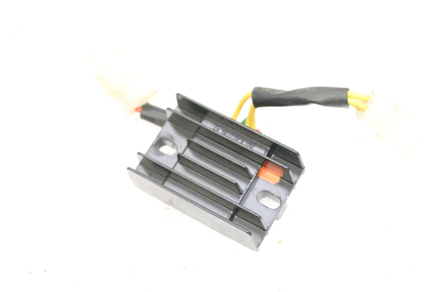 photo de CHARGING REGULATOR PEUGEOT KISBEE 4T 50 (2018 - 2022) - Fixing points details