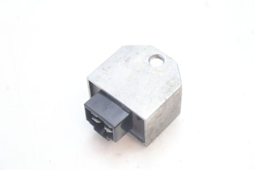 photo de CHARGING REGULATOR PEUGEOT KISBEE 4T 50 (2010 - 2017) - Alternative perspective