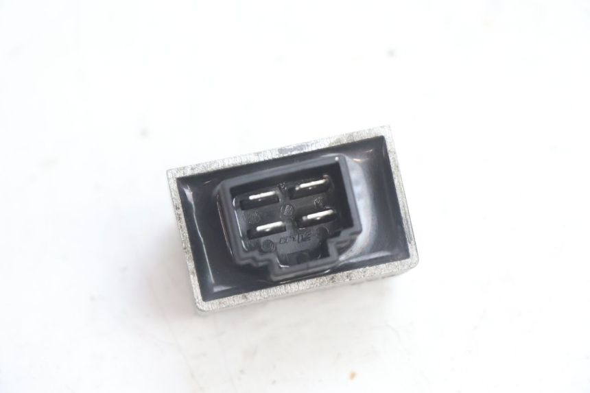 photo de CHARGING REGULATOR PEUGEOT KISBEE 4T 50 (2010 - 2017) - Zoom on usage condition