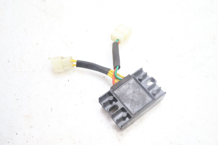 photo de CHARGING REGULATOR PEUGEOT KISBEE 4T 50 (2018 - 2022) - Zoom on usage condition