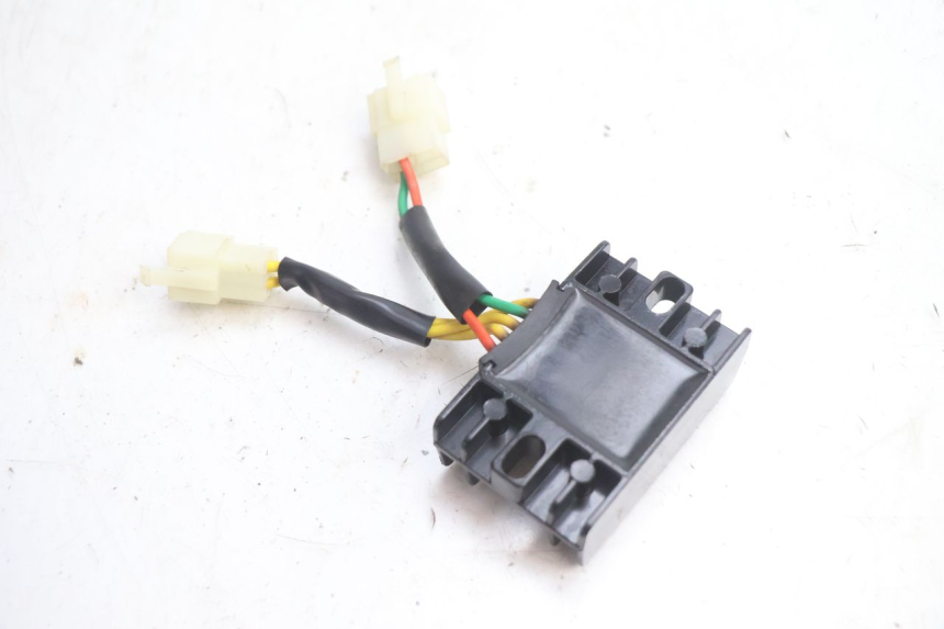 photo de CHARGING REGULATOR PEUGEOT KISBEE 4T 50 (2018 - 2022) - Alternative perspective