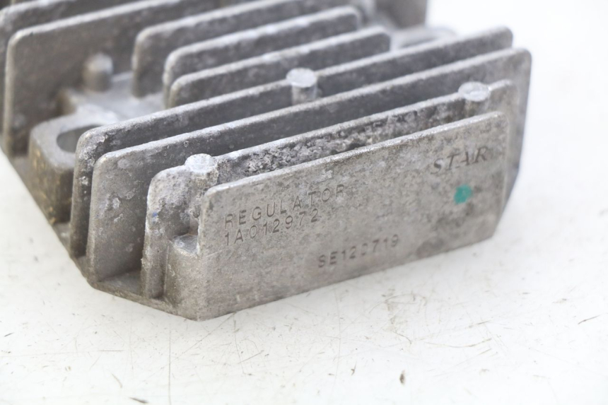 photo de CHARGING REGULATOR PIAGGIO LIBERTY IGET 4T 50 (2015 - 2020) - Alternative perspective