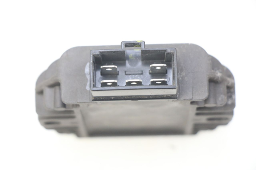 photo de CHARGING REGULATOR PIAGGIO LIBERTY IGET S 125 (2016 - 2020) - Zoom on usage condition
