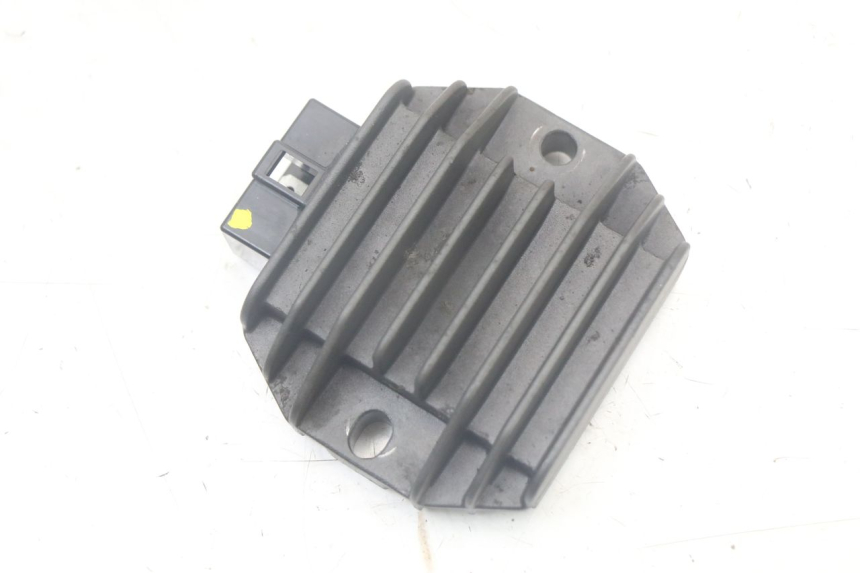 photo de CHARGING REGULATOR PIAGGIO LIBERTY 125 (2009 - 2013) - Zoom on usage condition