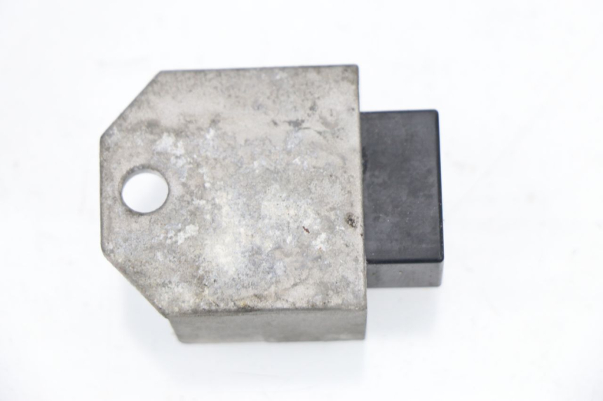 photo de CHARGING REGULATOR PEUGEOT LUDIX 50 (2005 - 2007) - Zoom on usage condition