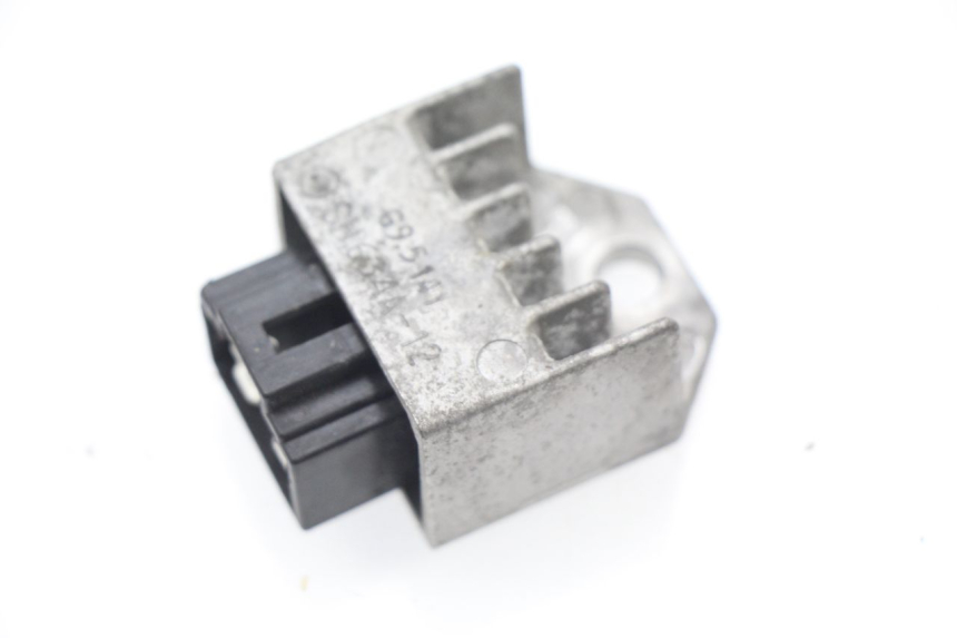 photo de CHARGING REGULATOR PEUGEOT LUDIX 50 (2005 - 2007) - Zoom on usage condition