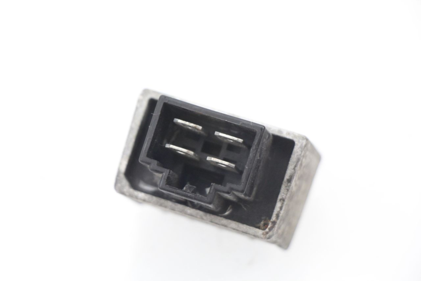 photo de CHARGING REGULATOR PEUGEOT LUDIX 50 (2005 - 2007) - Zoom on usage condition