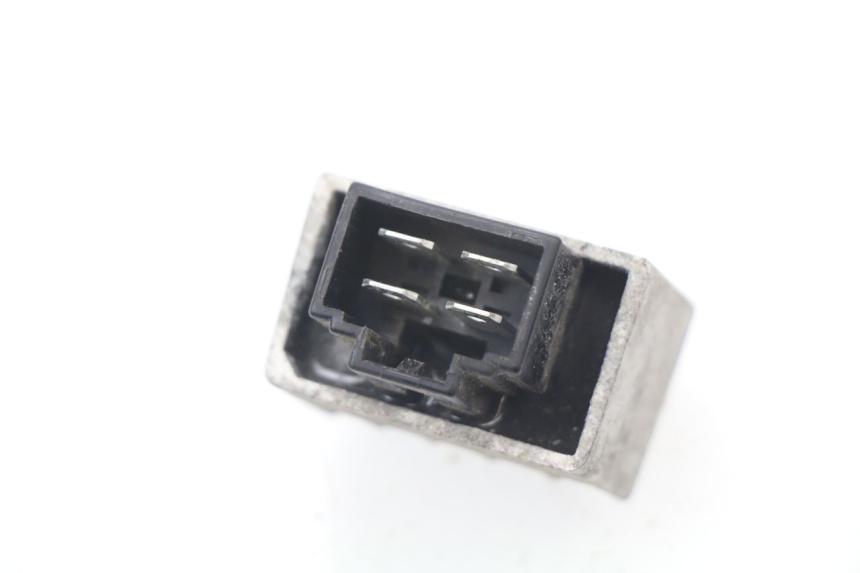 photo de CHARGING REGULATOR PEUGEOT LUDIX 50 (2008 - 2017) - Zoom on usage condition