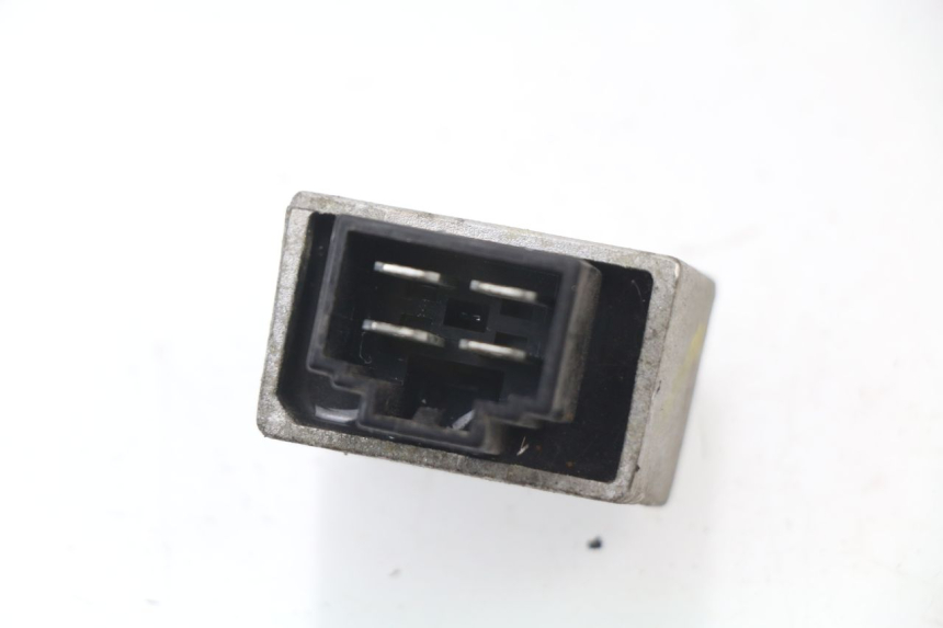 photo de CHARGING REGULATOR PEUGEOT LUDIX 50 (2008 - 2017) - Zoom on usage condition