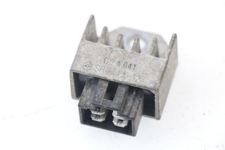 photo de CHARGING REGULATOR PEUGEOT LUDIX 50 (2005 - 2007) - Zoom on usage condition