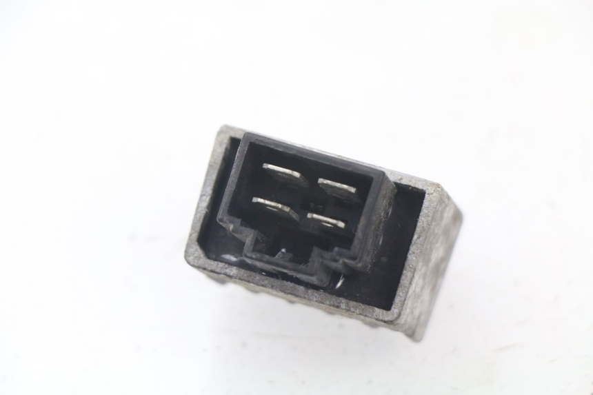 photo de CHARGING REGULATOR PEUGEOT LUDIX 50 (2008 - 2017) - Zoom on usage condition