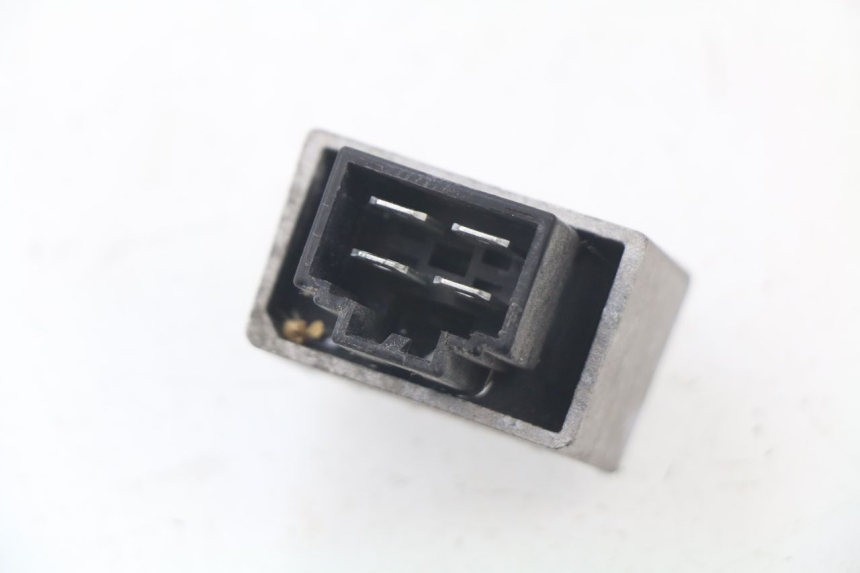 photo de CHARGING REGULATOR PEUGEOT LUDIX 50 (2008 - 2017) - Zoom on usage condition