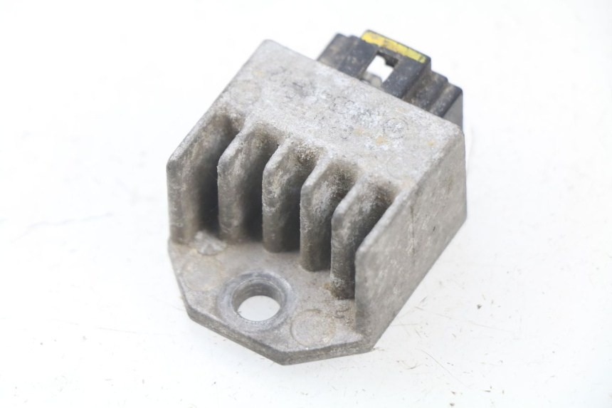 photo de CHARGING REGULATOR PEUGEOT LUDIX 50 (2008 - 2017) - Zoom on usage condition