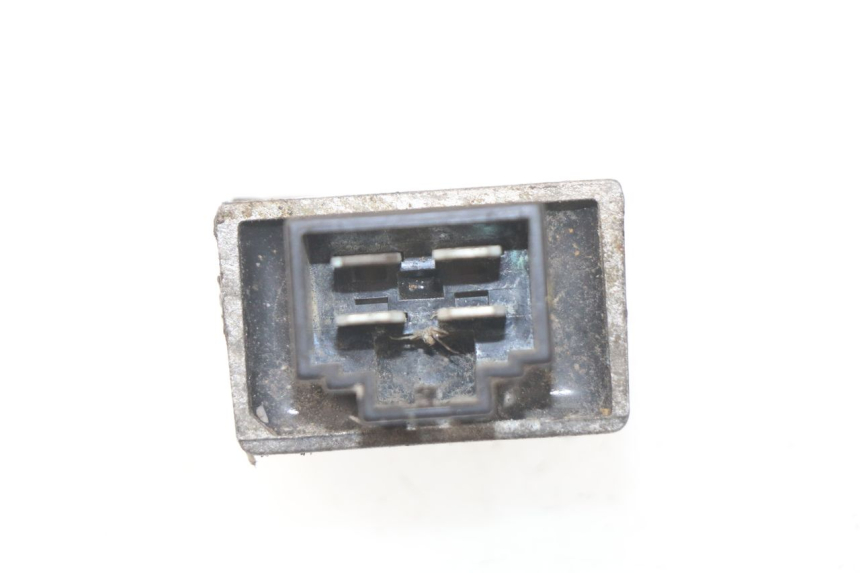 photo de CHARGING REGULATOR PEUGEOT LUDIX 50 (2005 - 2007) - Zoom on usage condition