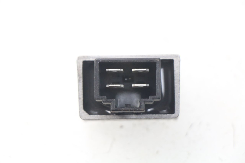 photo de CHARGING REGULATOR PEUGEOT LUDIX 50 (2005 - 2007) - Zoom on usage condition