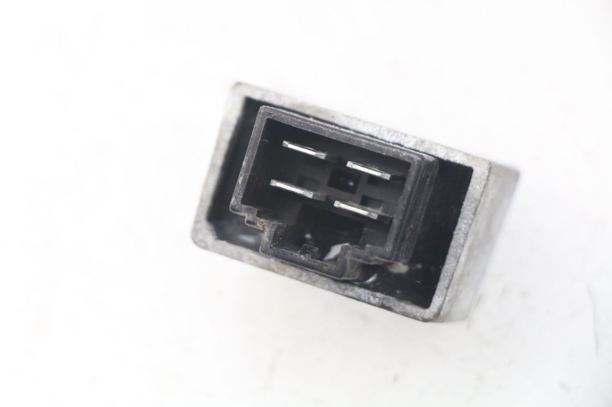 photo de CHARGING REGULATOR PEUGEOT LUDIX 50 (2008 - 2017) - Zoom on usage condition