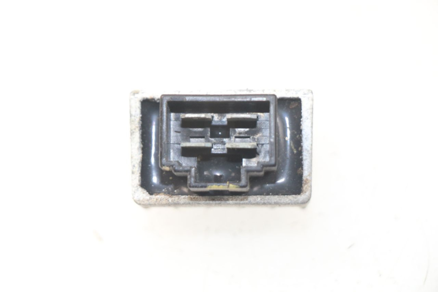 photo de CHARGING REGULATOR PEUGEOT LUDIX 50 (2005 - 2007) - Zoom on usage condition